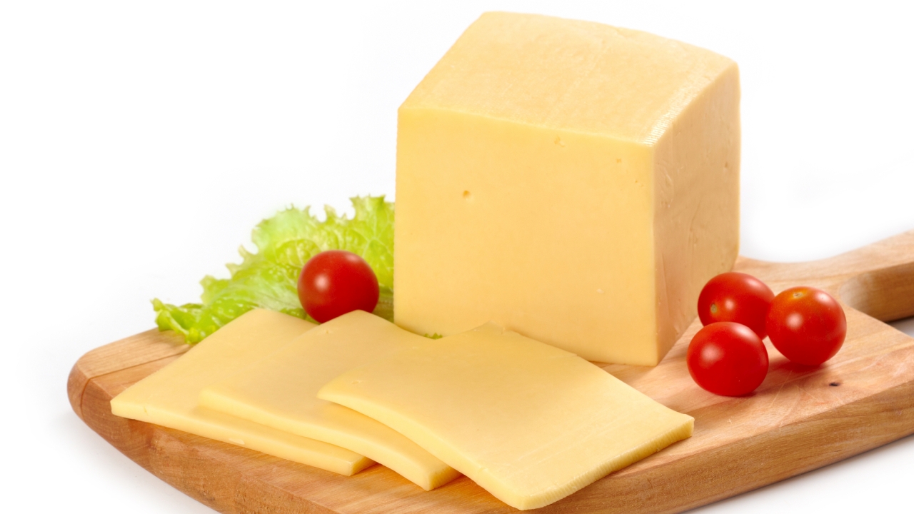 Homogenisierter Käse Beitragsbild - Käse, Tomaten, Salatblatt