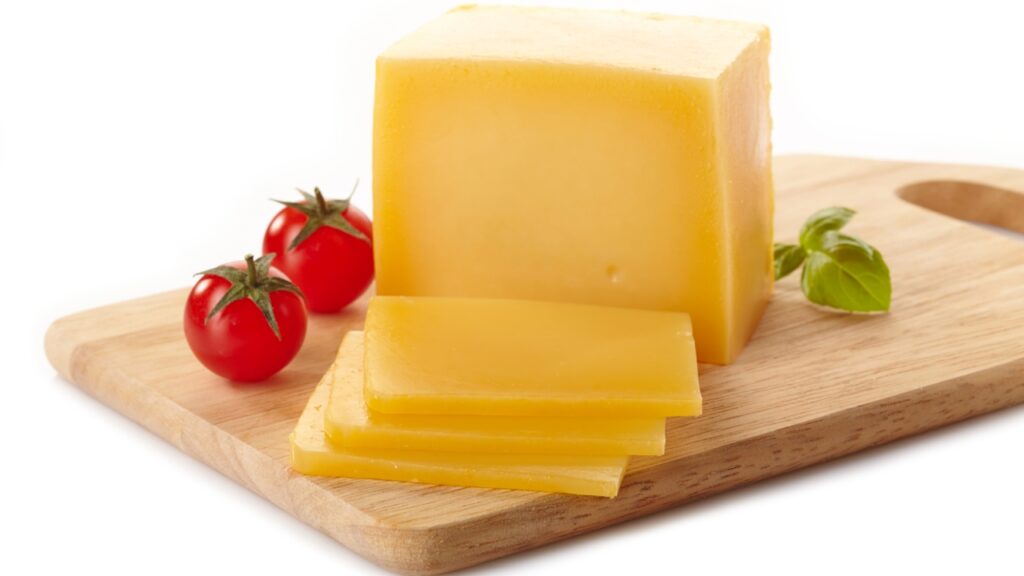 Homogenisierter Käse Titelbild Käsescheiben und Tomaten