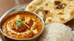 Garam Masala Curry mit Reis und Naan